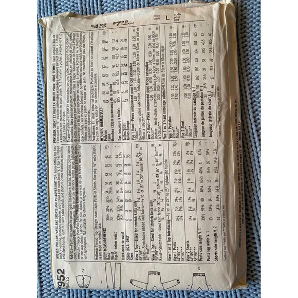 Simplicity sewing pattern  7952 knit top pant short - Picture 3 of 5